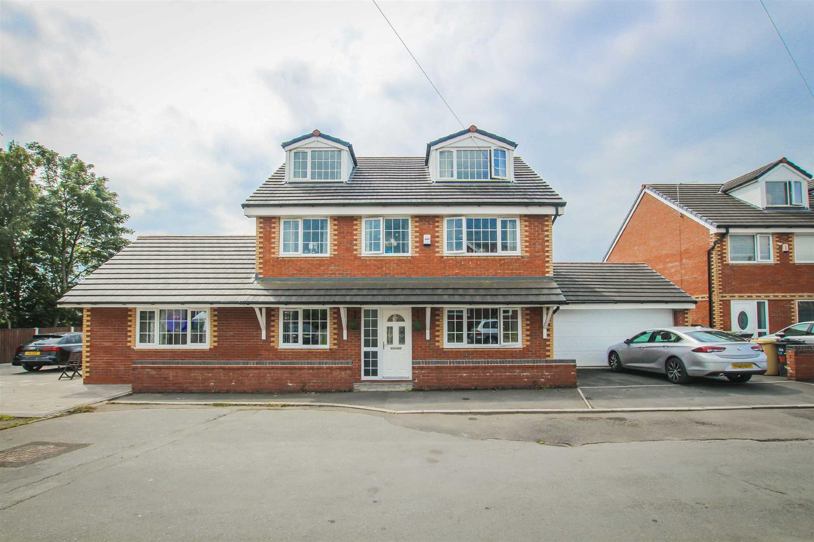 5 Bedroom Detached House For Sale - Main Image